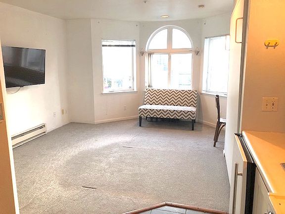 4th image of 195 7th St APT 406