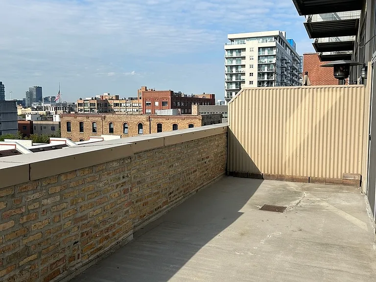 W Superior St — Photo 7