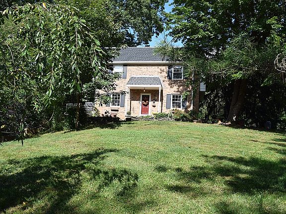 Cluster front yard faces in
