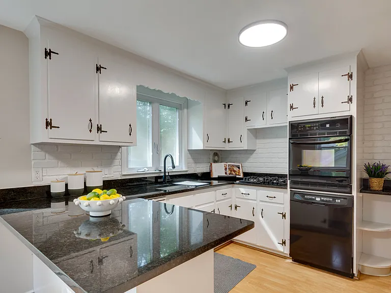 215 Blue Hill Dr — Photo 11