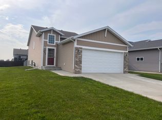 3373 27th St S, Moorhead, MN 56560