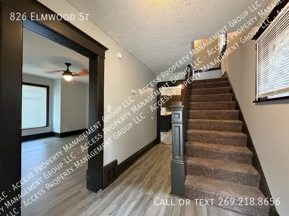 826 Elmwood St, Kalamazoo, MI 49007