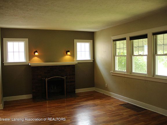 3rd image of 222 N Hayford Ave