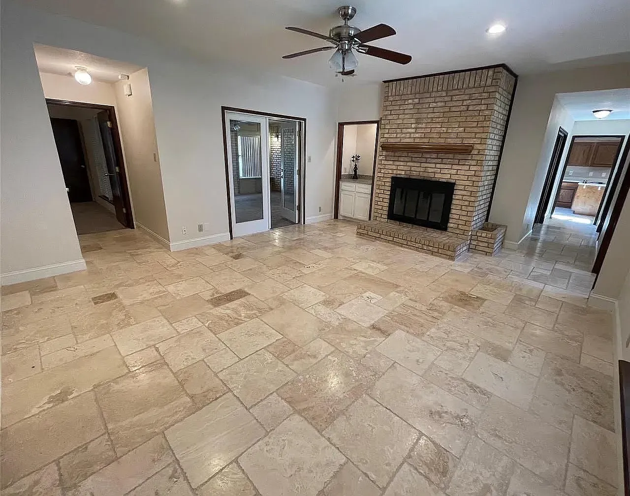 3 bed, 2380 sqft, $3,200 — Photo 4