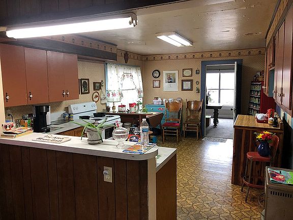 Kit #1 dining rm thru door