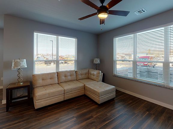 2nd image of 4721 Farwell St #301