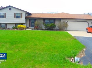 1429 W Roselawn Dr, Appleton, WI 54914