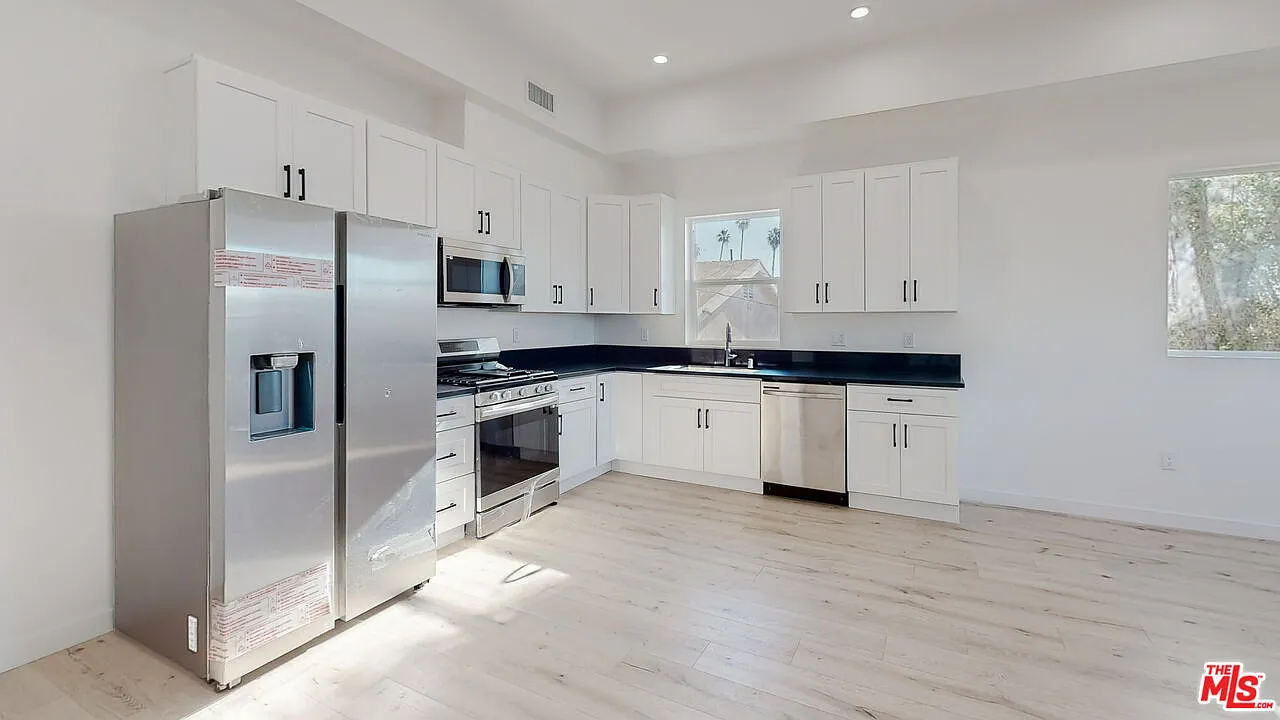 4 bed, 4.0 bath, 1857 sqft, $4,583 — Photo 4
