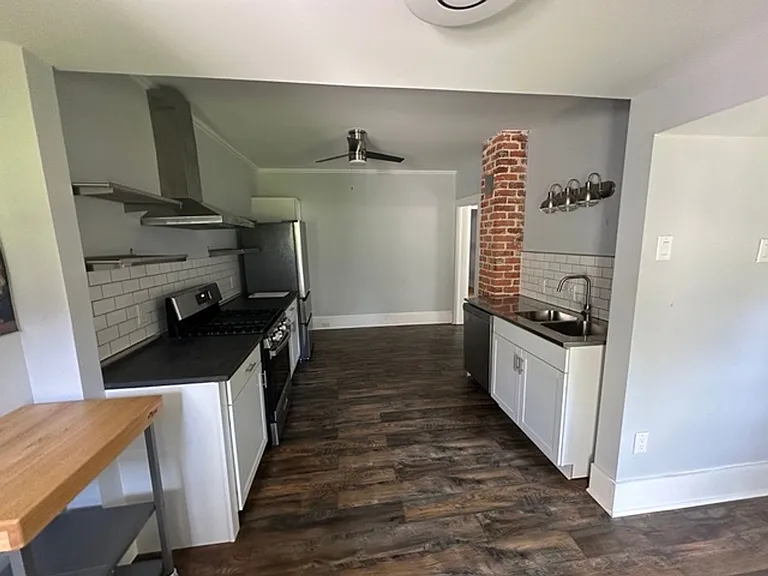 918 Franklin St #2 — Photo 2
