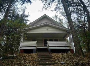 5823 N 42nd St, Omaha, NE 68111