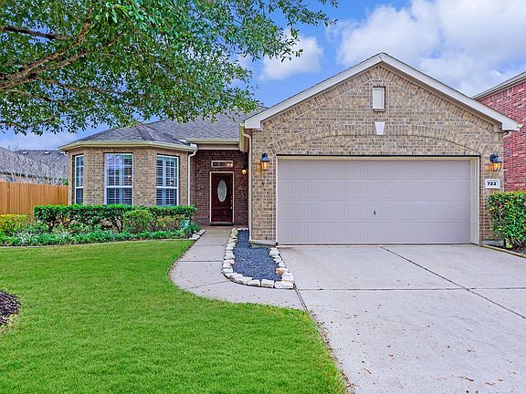 3rd image of 723 Saturnia Ln