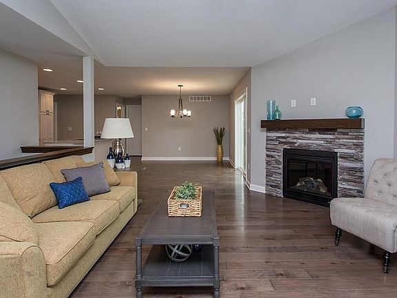 4th image of 2044 SW Cascade Falls Dr