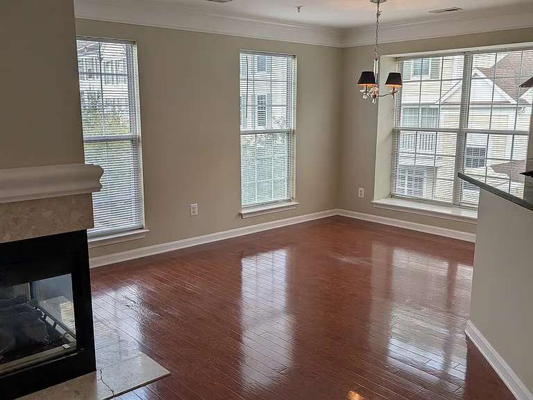 46984 Courtyard Sq #300 — Photo 6