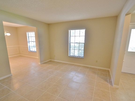 5th image of 741 Riverbend Blvd