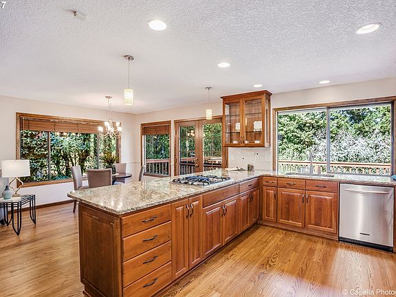 4th image of 913 Sunny Hill Dr