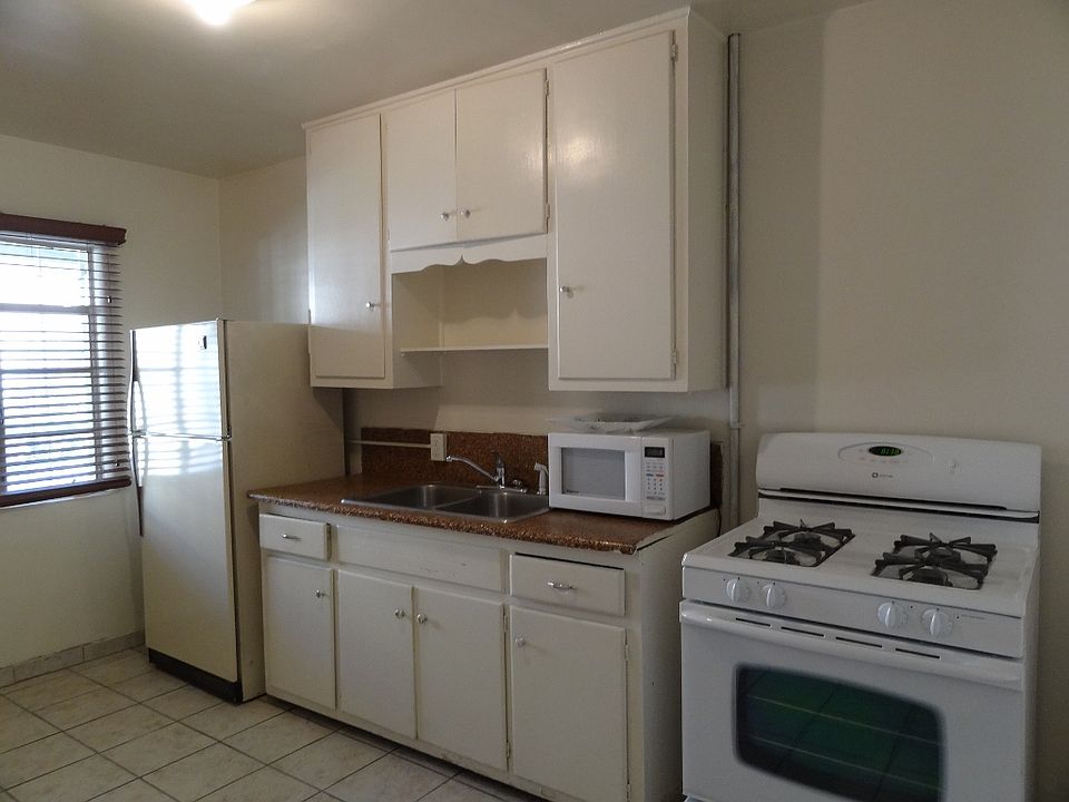 2nd image of 525 Cardenas Dr SE APT B