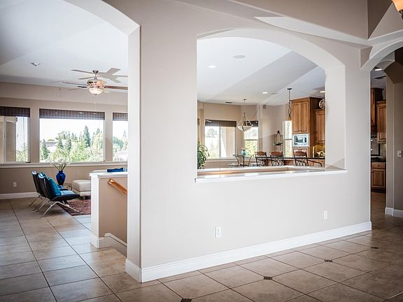 3rd image of 763 Heritage Pl