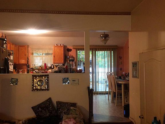 5th image of 122 Arnold St