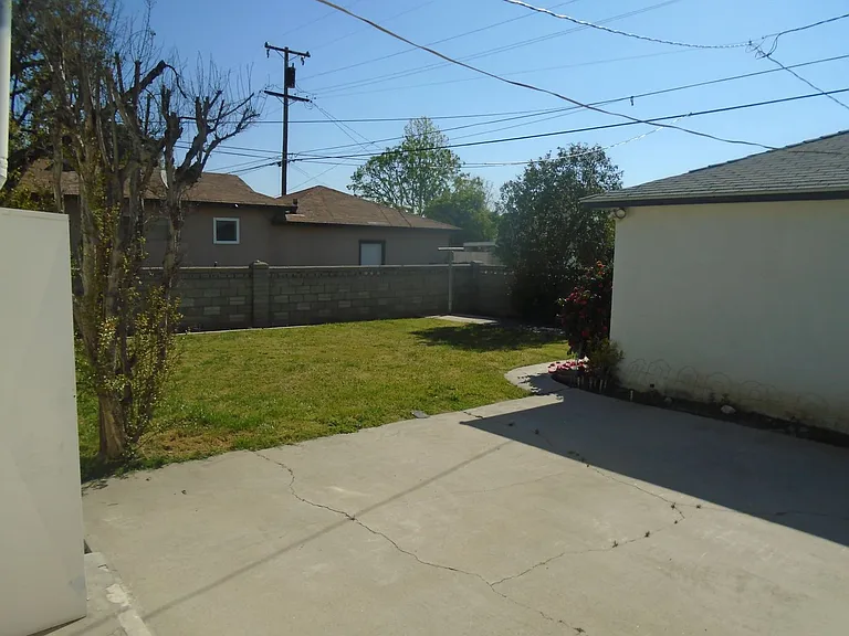 2714 Cedar St — Photo 12