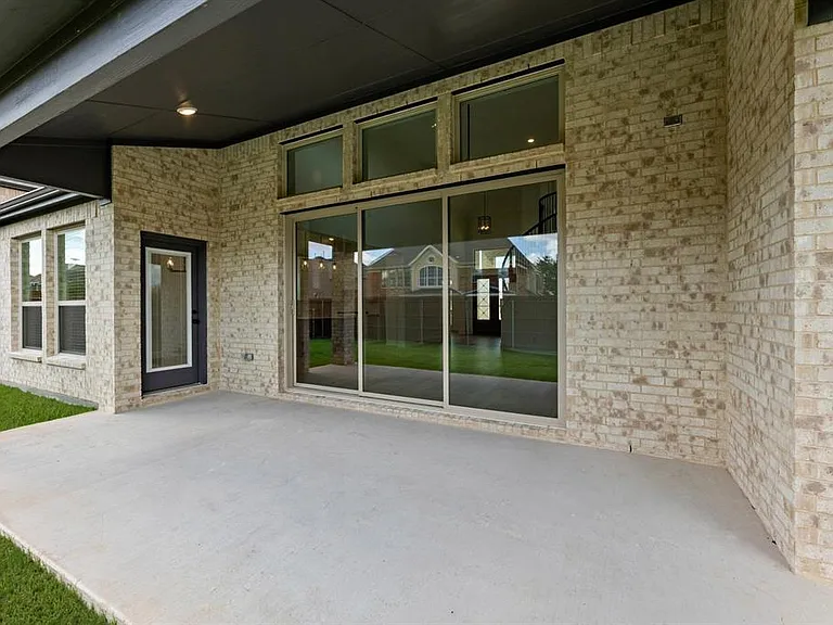 1818 Whisperwood Way — Photo 21