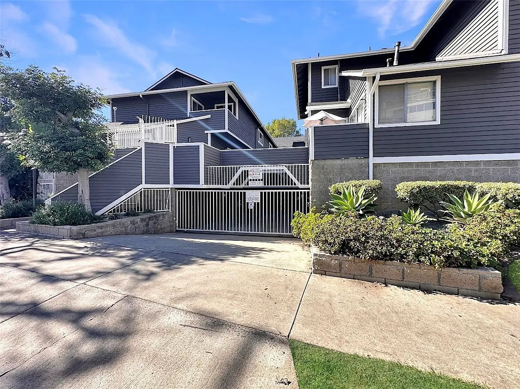 1314 N Spurgeon St photo 1