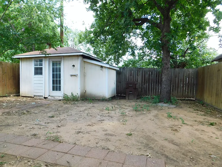 1913 Mack Pl — Photo 27