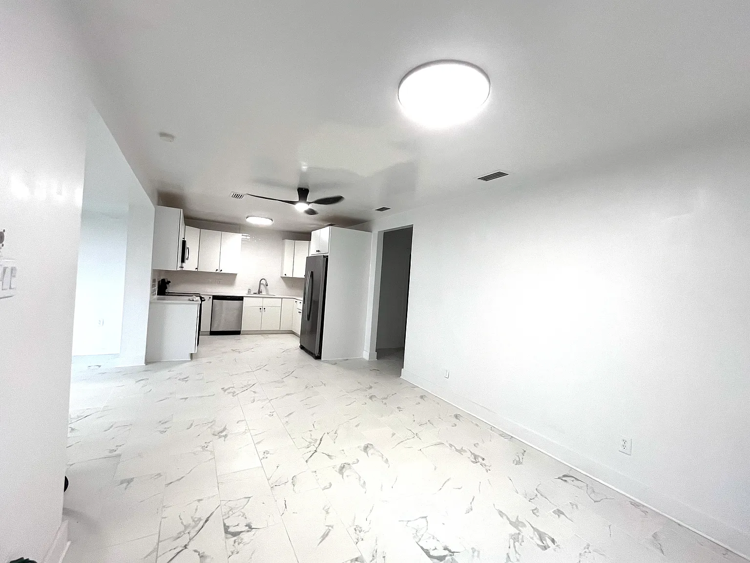 3 bed, 1000 sqft, $1,850 — Photo 2