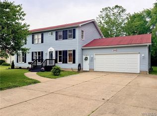120 Sunset Dr, Hamburg, NY 14075