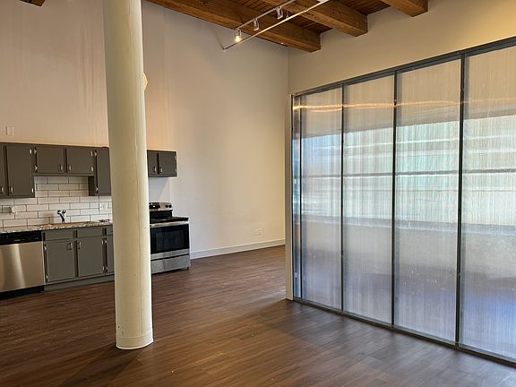 3rd image of 509 Delaware St #104