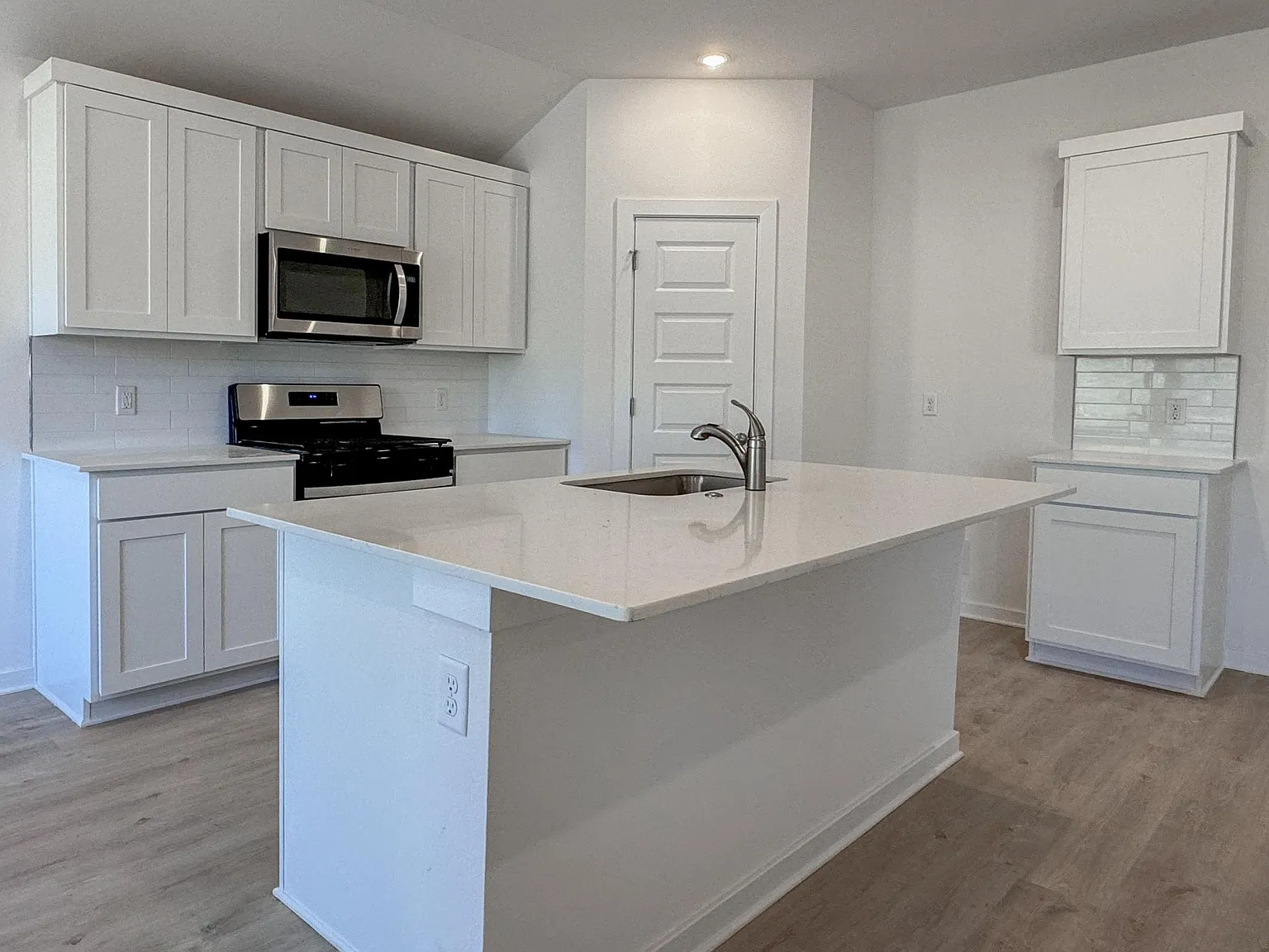 3 bed, 1520 sqft, $2,200 — Photo 4