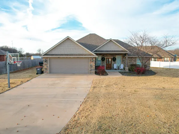 1513 Saint Joseph Dr, Grove, OK 74344