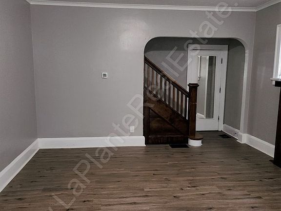 5th image of 1477 Eleanor Ave
