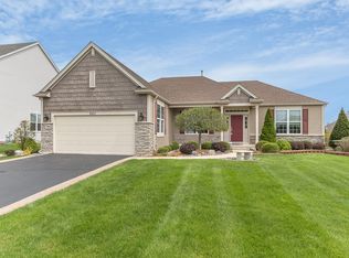 945 Bennett Dr, North Aurora, IL 60542