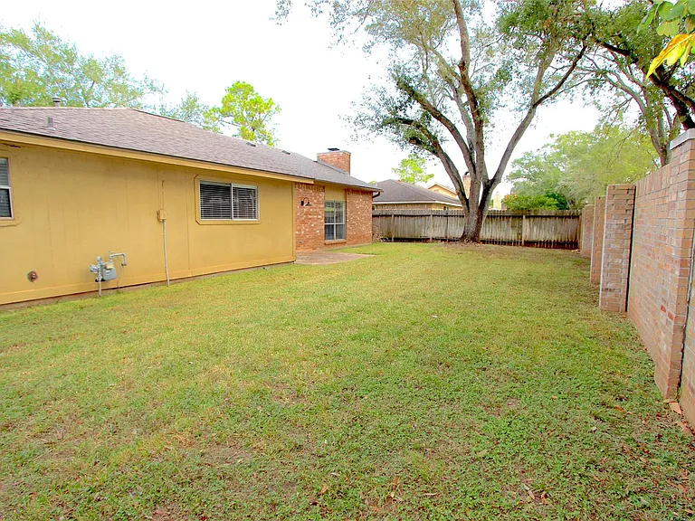 2731 Colony Dr — Photo 17