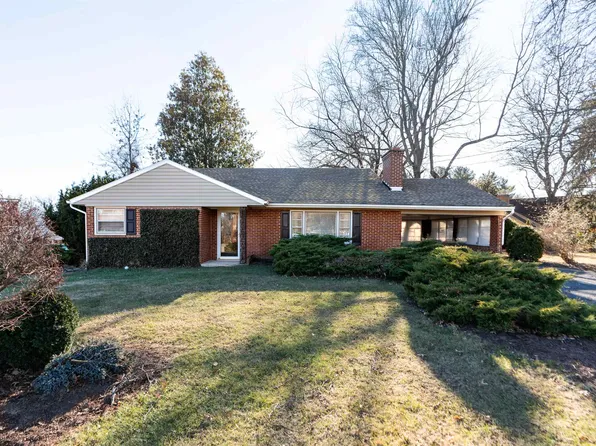 301 Valley View Dr, Staunton, VA 24401