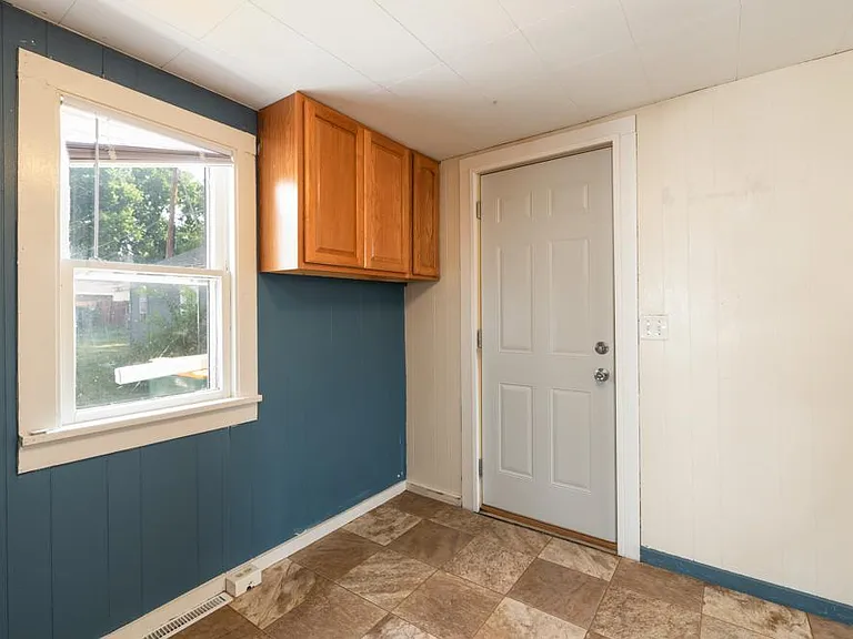 1908 E Rosser Ave — Photo 5