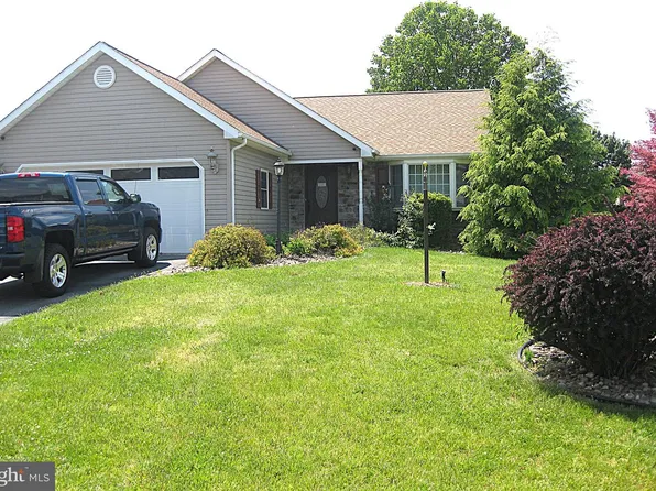 307 Liberty Dr, Shippensburg, PA 17257