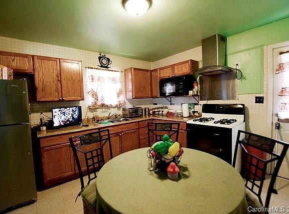 3rd image of 649 Echo Cove Ln