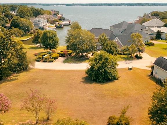 5th image of 310 Edgewood Dr