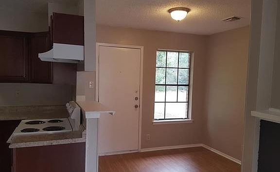 2nd image of 507 Algerita Dr #A