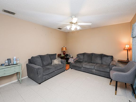 5th image of 422 Rienda Dr