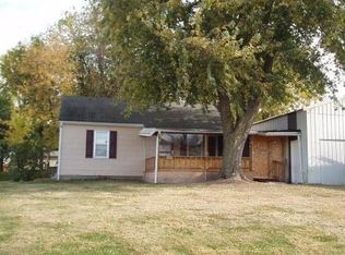 107 N 3rd St, Savannah, MO 64485
