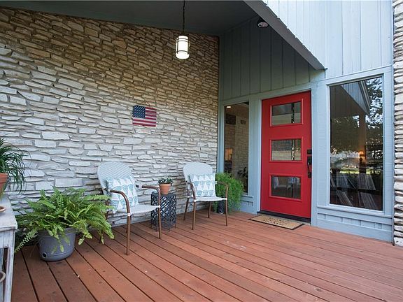 3rd image of 808 Vanguard St