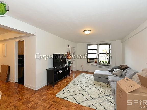 3rd image of 2534 Crescent St #1PP