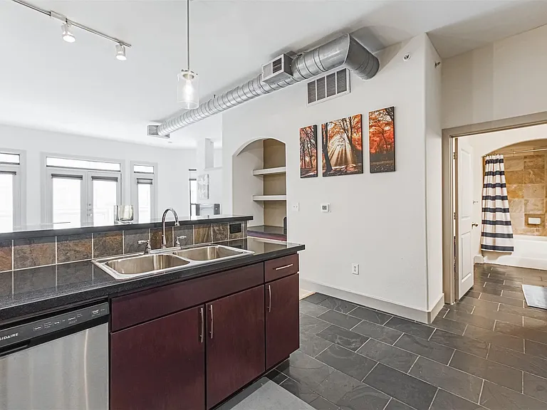 1901 Post Oak Blvd #3115 — Photo 3