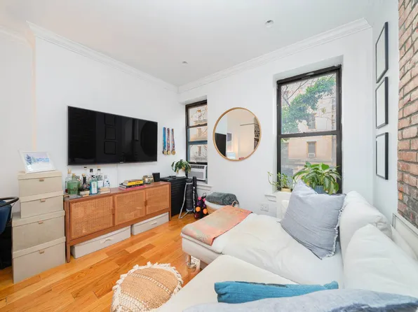 410 East 64th Street image 2 of 12