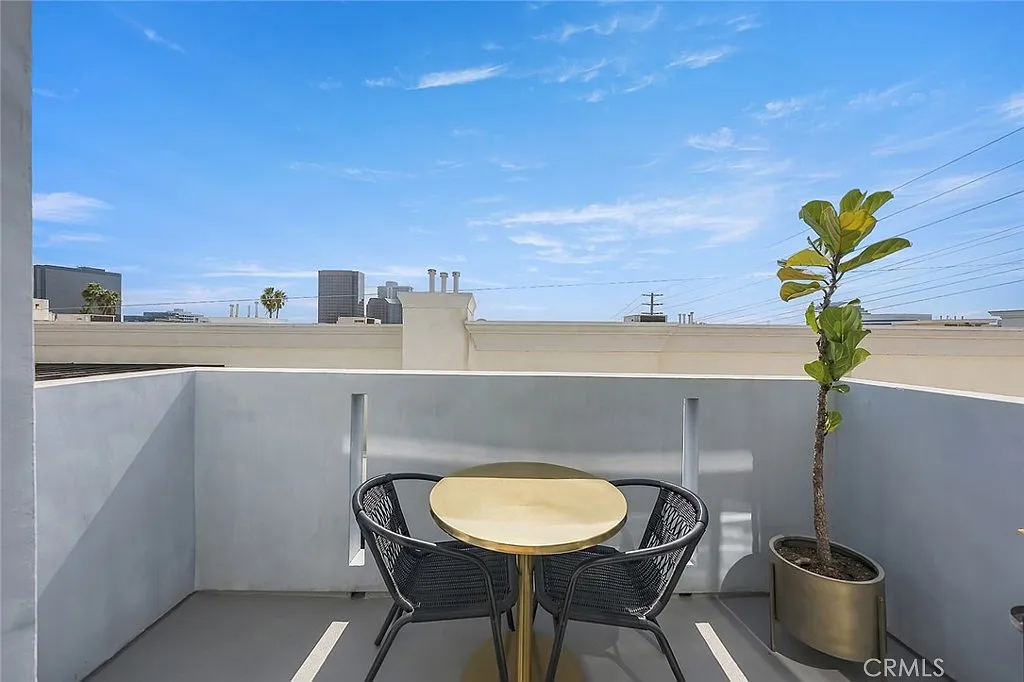 3 bed, 1319 sqft, $6,495 — Photo 4