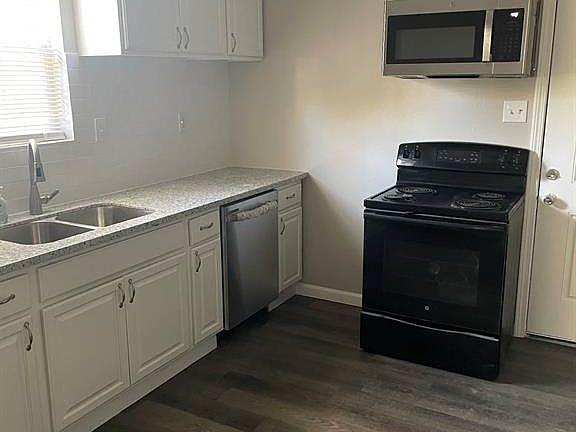 4th image of 17 E Lobit St