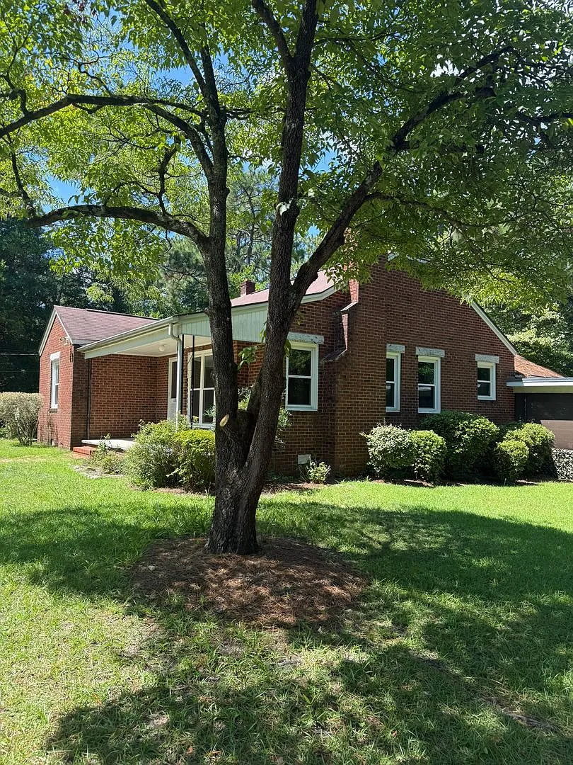 Spacious 2-Bedroom Home in Aberdeen — Photo 4