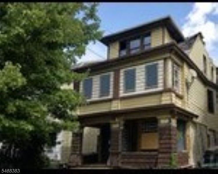 1st image of 880 S 19Th St